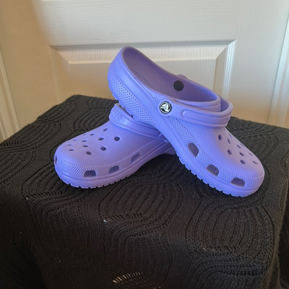 CROCS Purple never worn! M9 & W11